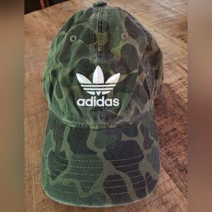 Adidas camo baseball cap. Unisex in great cond.